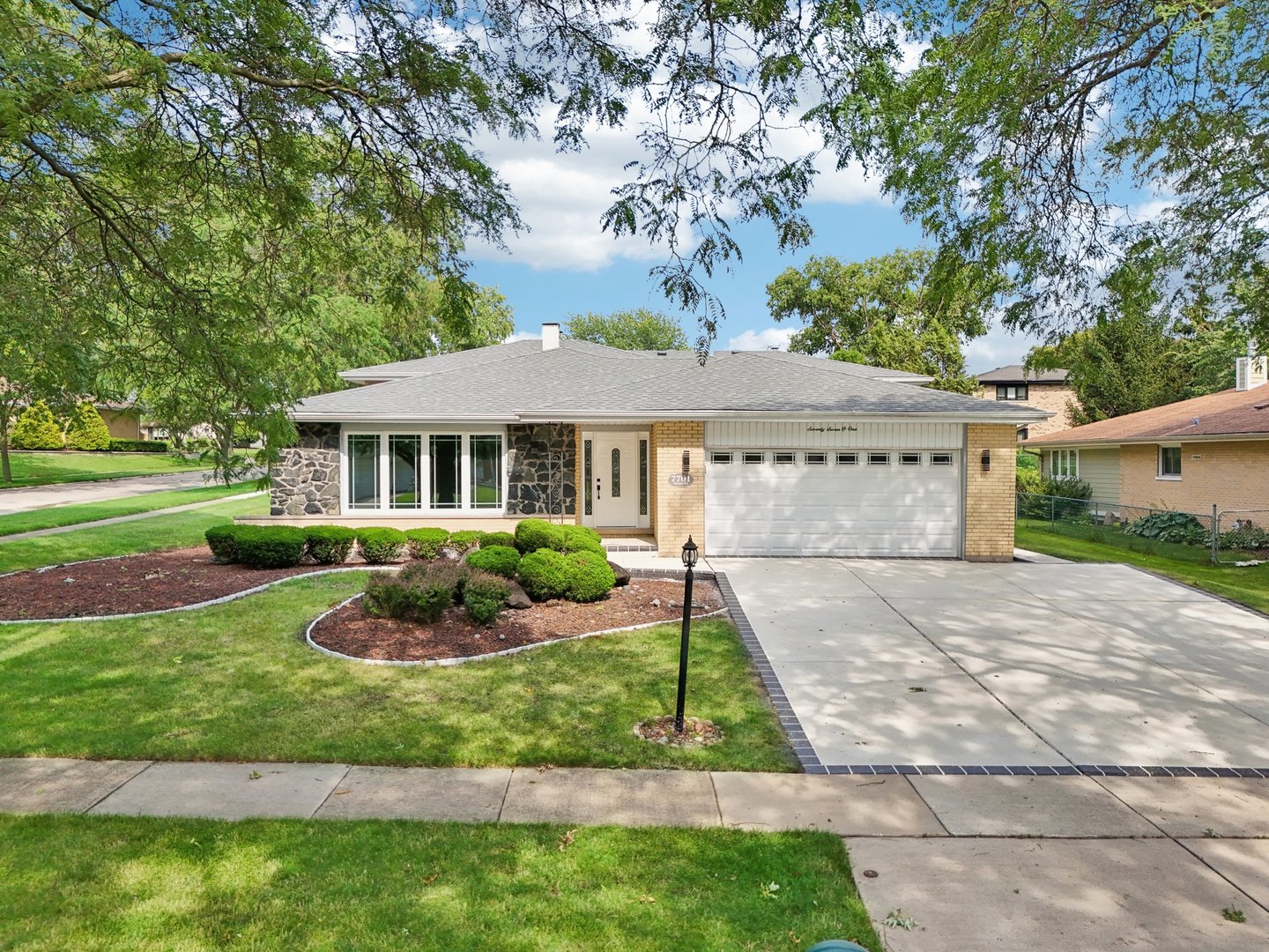 7701 Sawyer Road Darien, IL 60561 - Photo 2 of 35