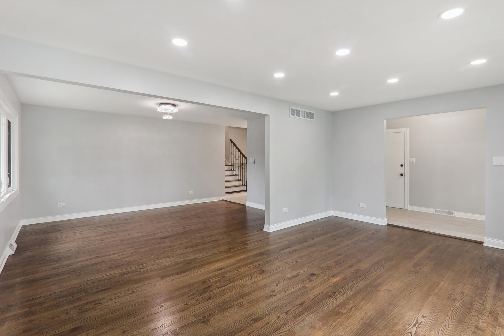 7701 Sawyer Road Darien, IL 60561 - Photo 6 of 35