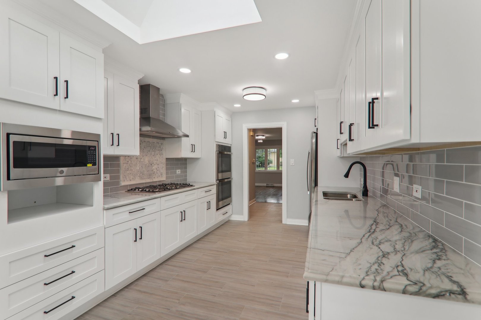 7701 Sawyer Road Darien, IL 60561 - Photo 8 of 35
