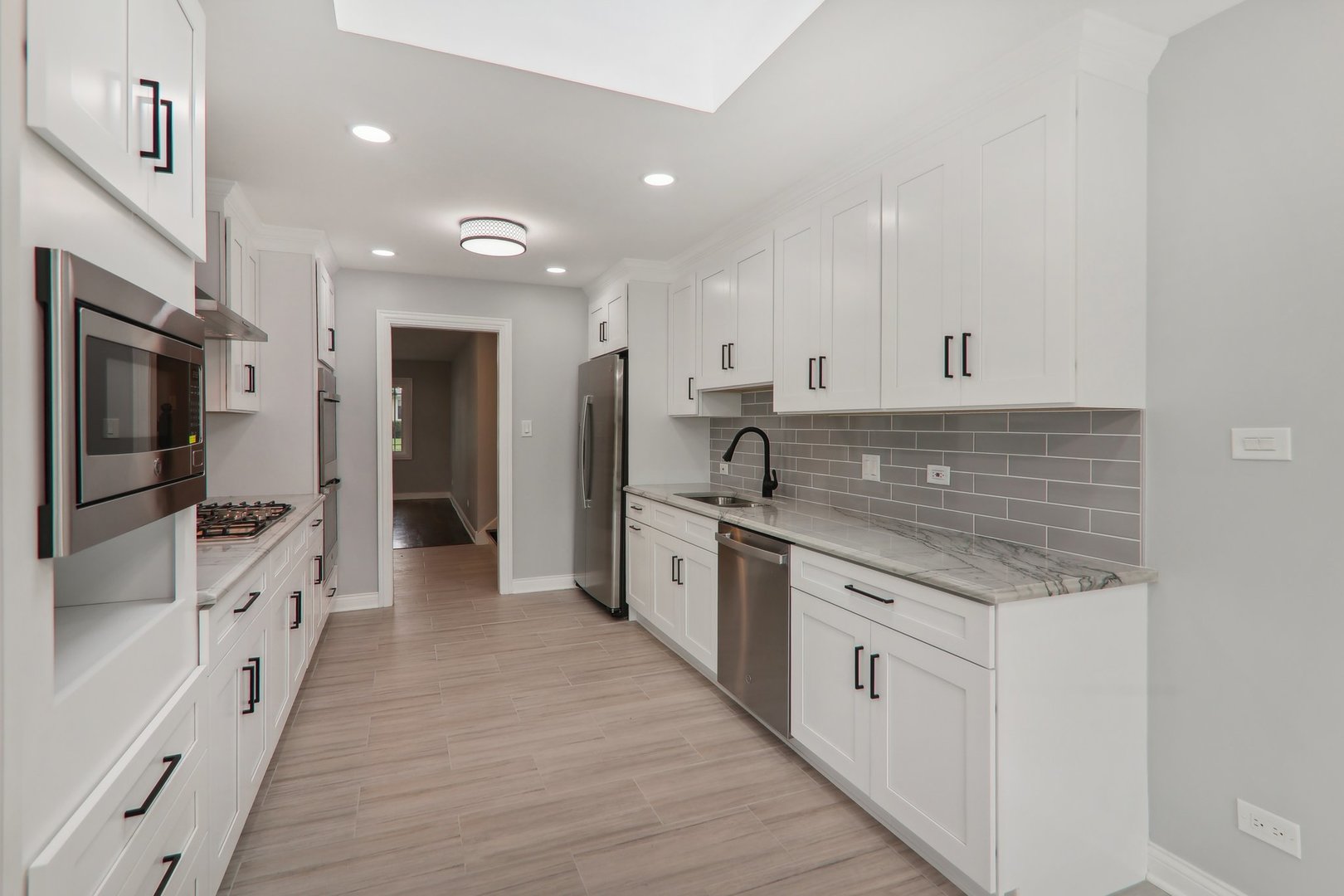 7701 Sawyer Road Darien, IL 60561 - Photo 9 of 35