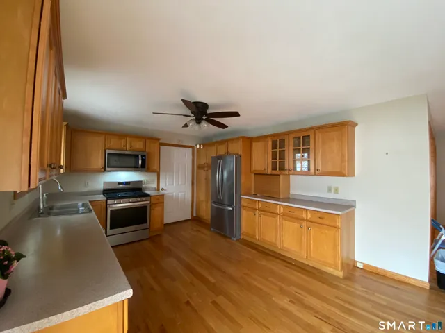 $449,900 | 5 Lendler Lane, Wallingford, CT 06492