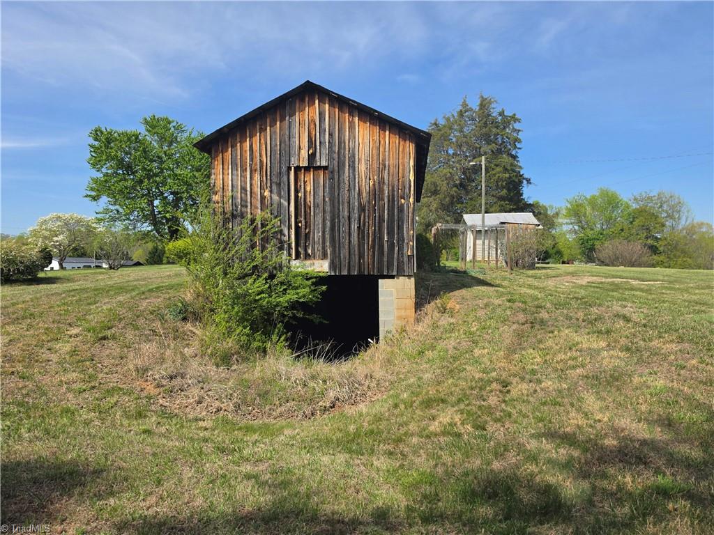 2729 Asbury Road Mount Airy, NC 27030 - Photo 28 of 36