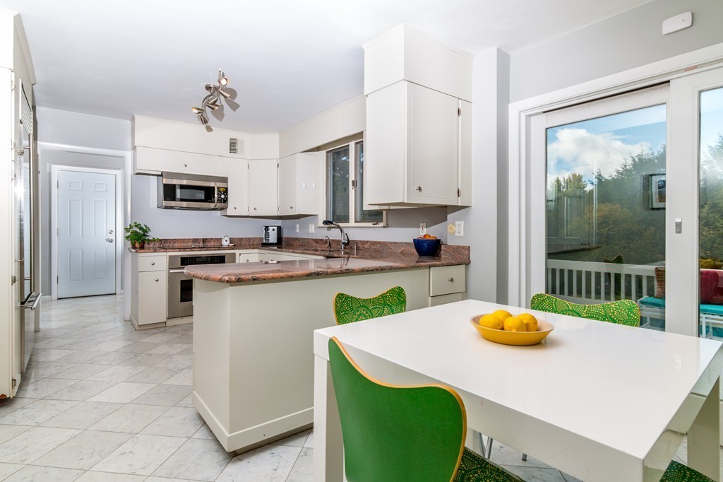 95 Rachel Road Newton, MA 02459 - Photo 6 of 13 Gallery Image 6