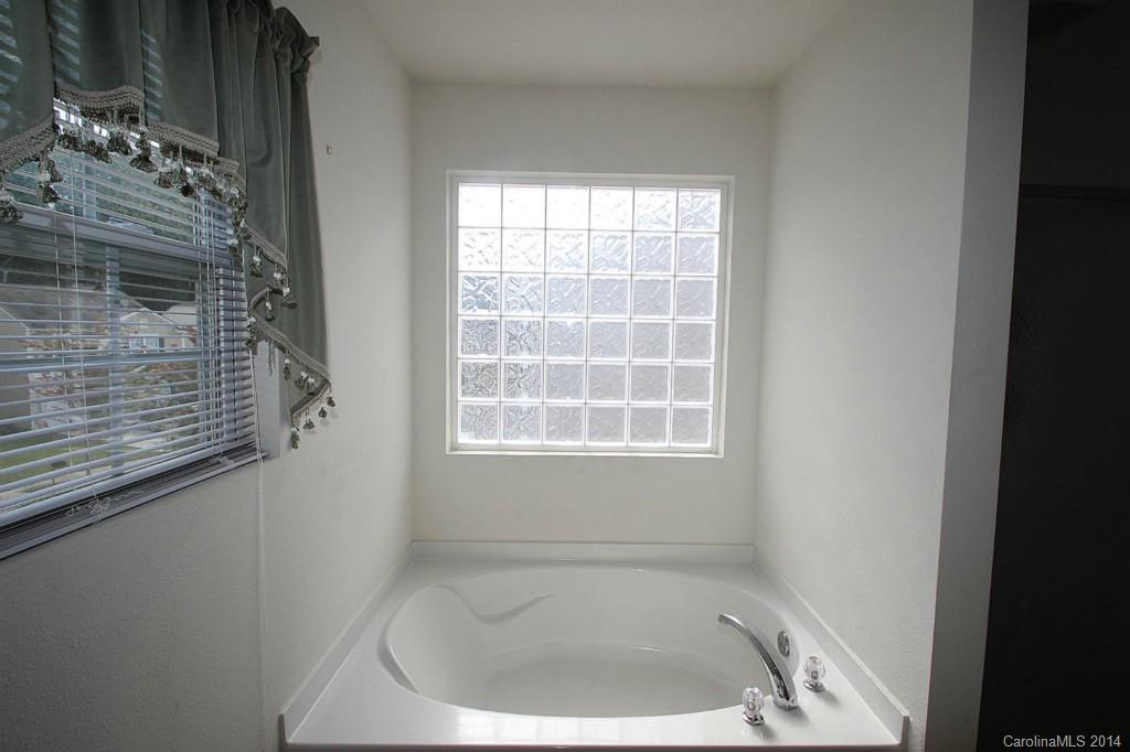 8941 Chalkstone Road Charlotte, NC 28216 - Photo 14 of 20 a bathroom with a window