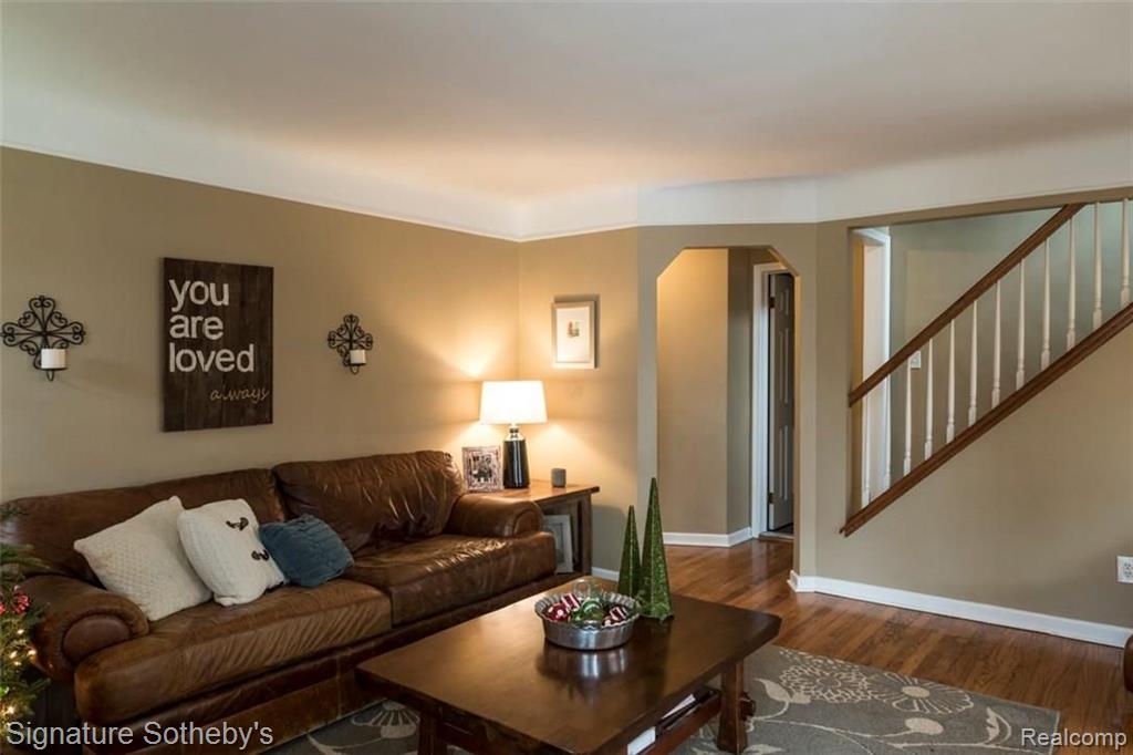 2738 Manchester Road Birmingham, MI 48009 - Photo 4 of 27