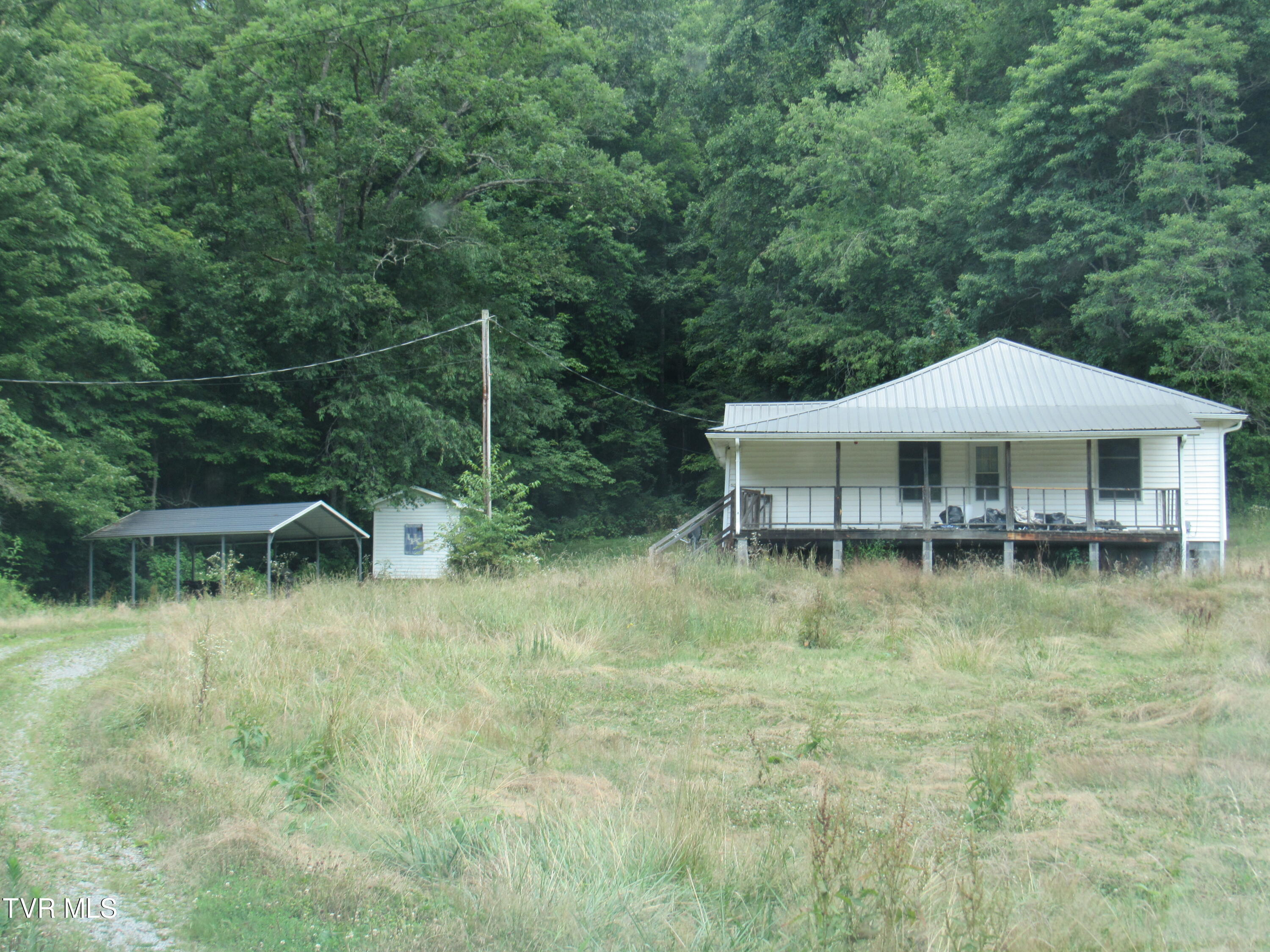 184 Delvale Road Keokee, VA 24265 - Photo 1 of 6 IMG_2766