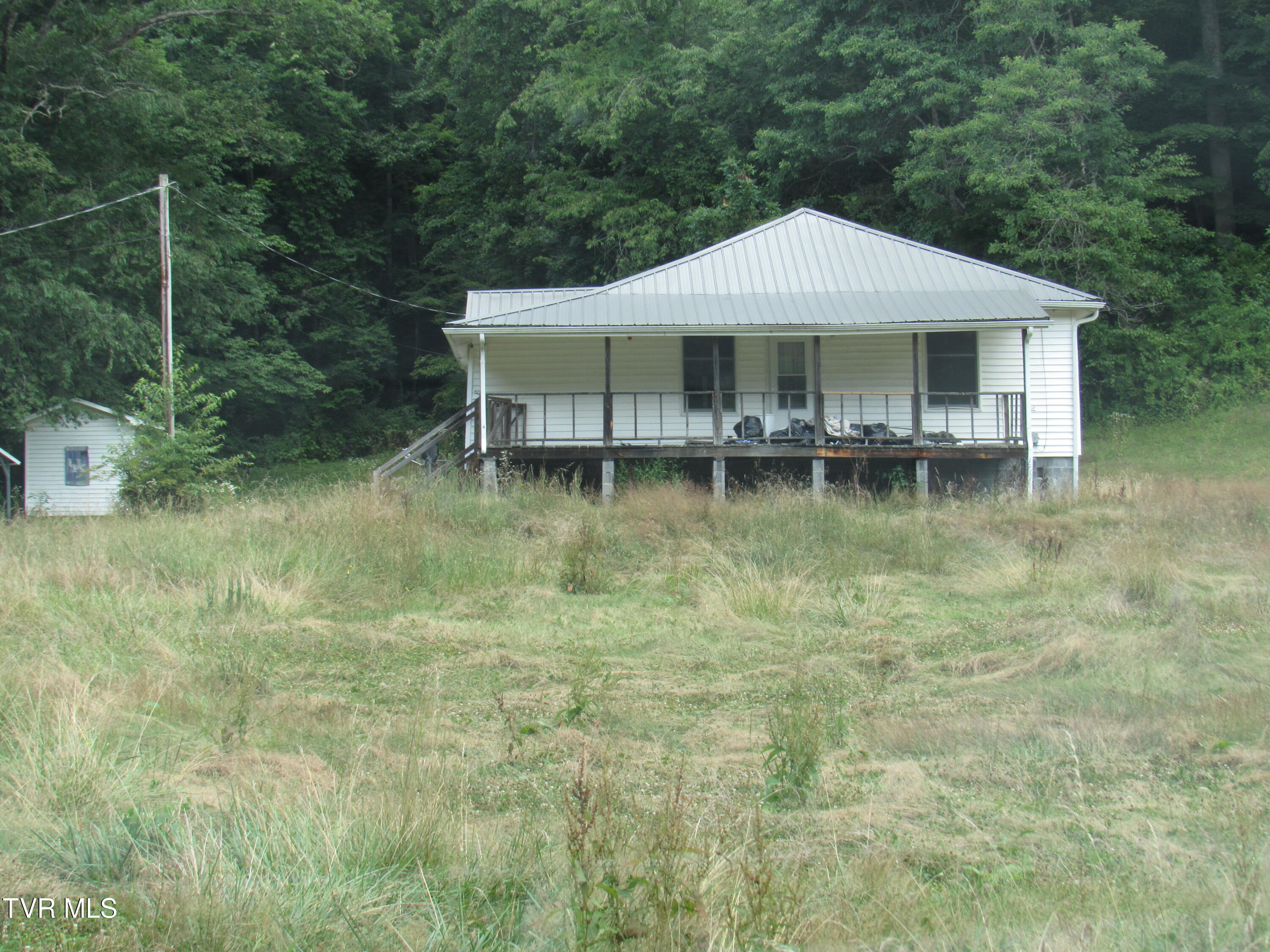 184 Delvale Road Keokee, VA 24265 - Photo 2 of 6 IMG_2763