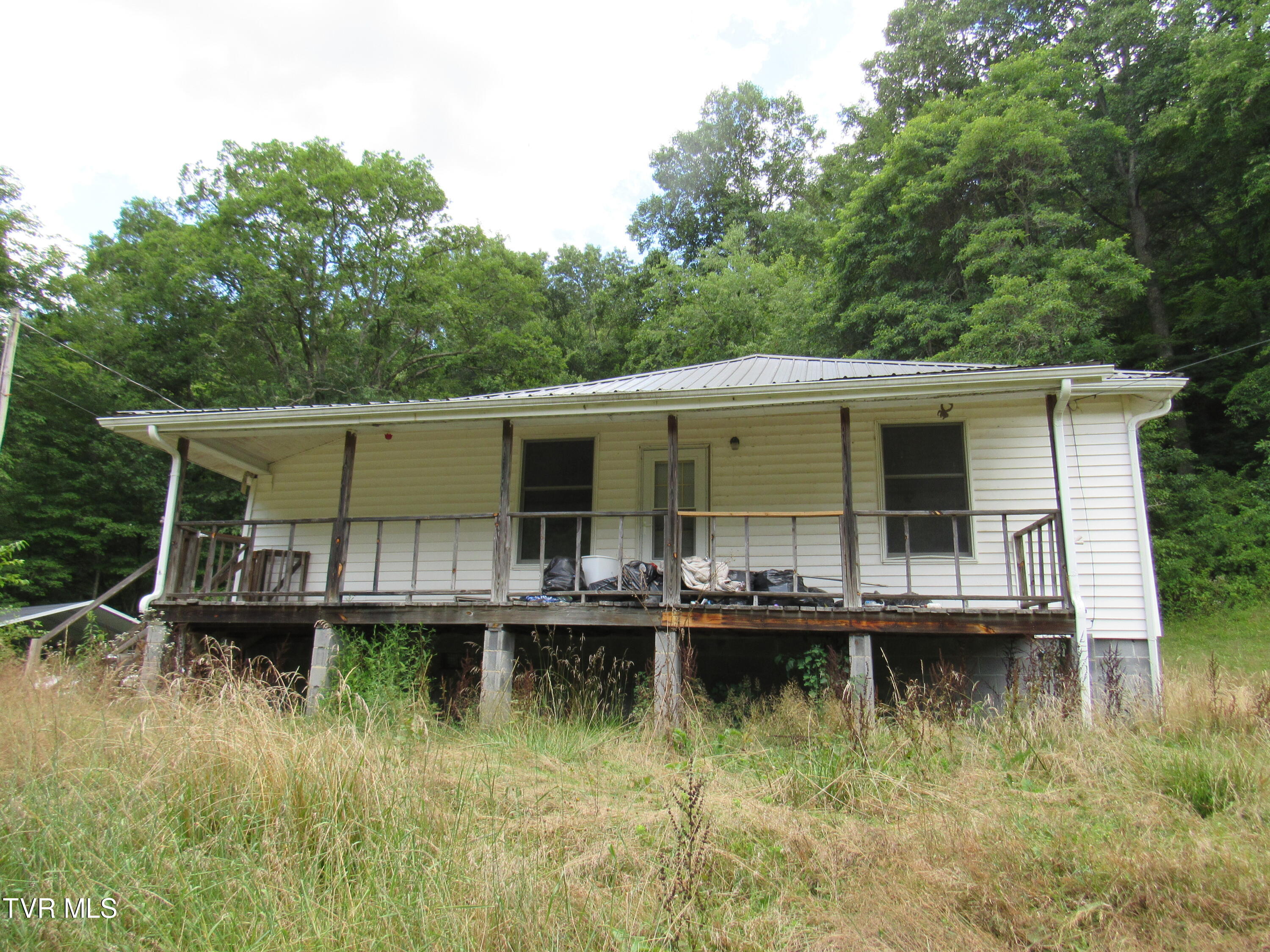 184 Delvale Road Keokee, VA 24265 - Photo 3 of 6 IMG_2782
