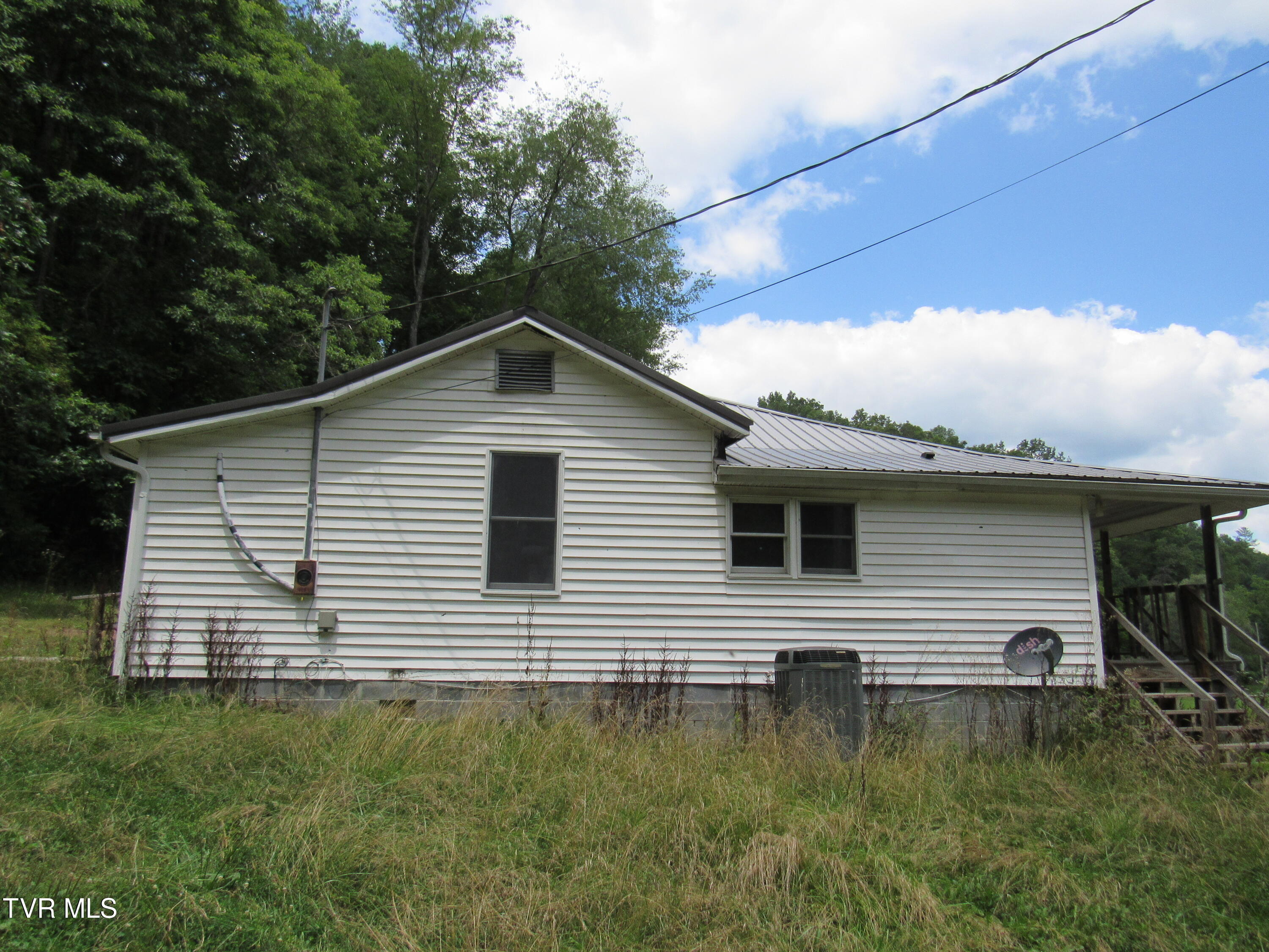 184 Delvale Road Keokee, VA 24265 - Photo 5 of 6 IMG_2790