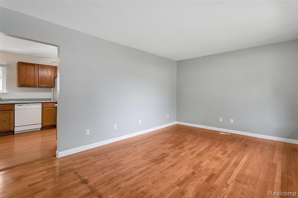 12062 Racine Road Warren, MI 48093 - Photo 11 of 46