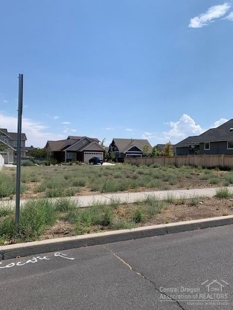 940 Northwest Rimrock Drive Redmond, OR 97756 - Photo 2 of 11 Gallery Image 2