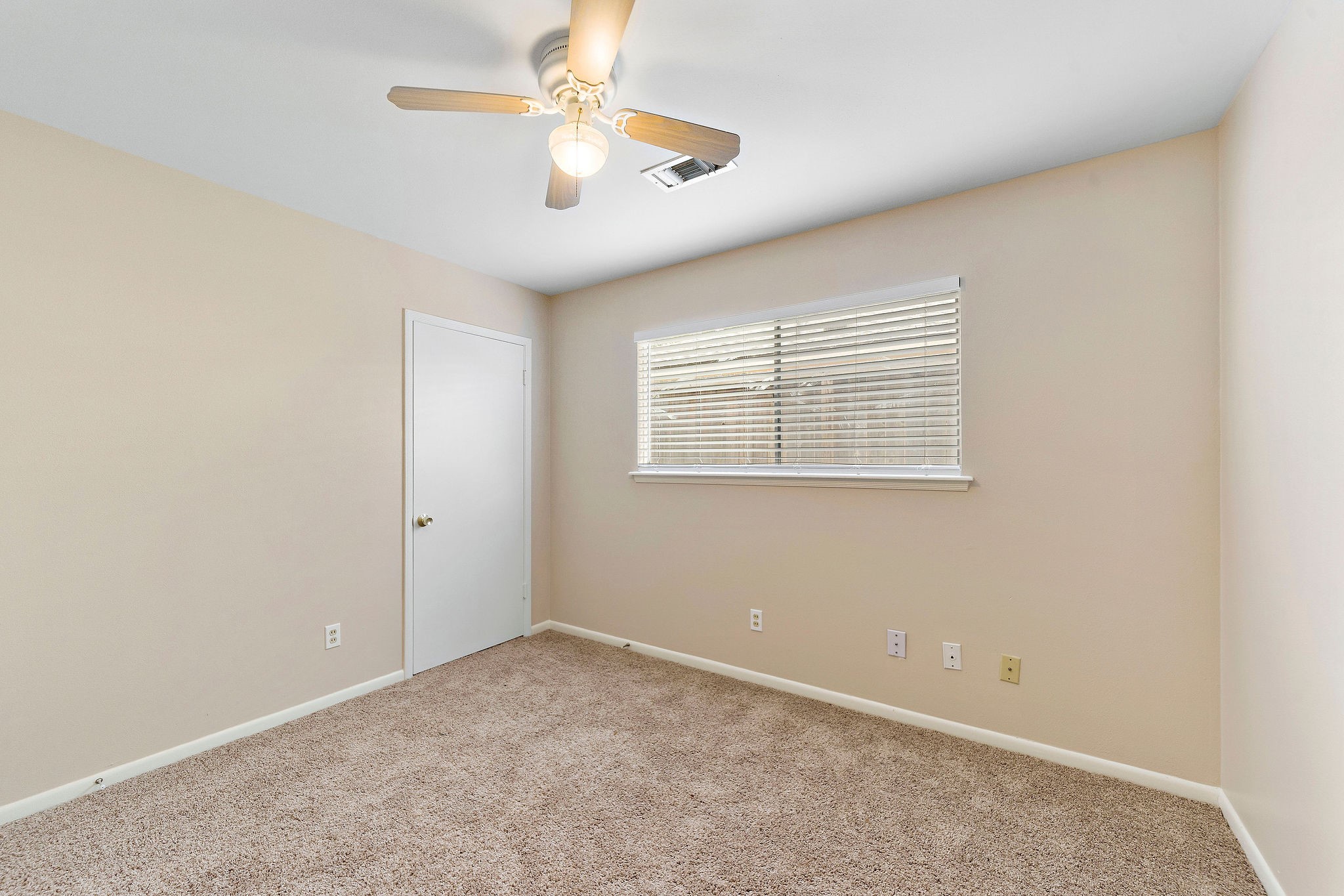 5522 Ariel Street Houston, TX 77096 - Photo 12 of 20