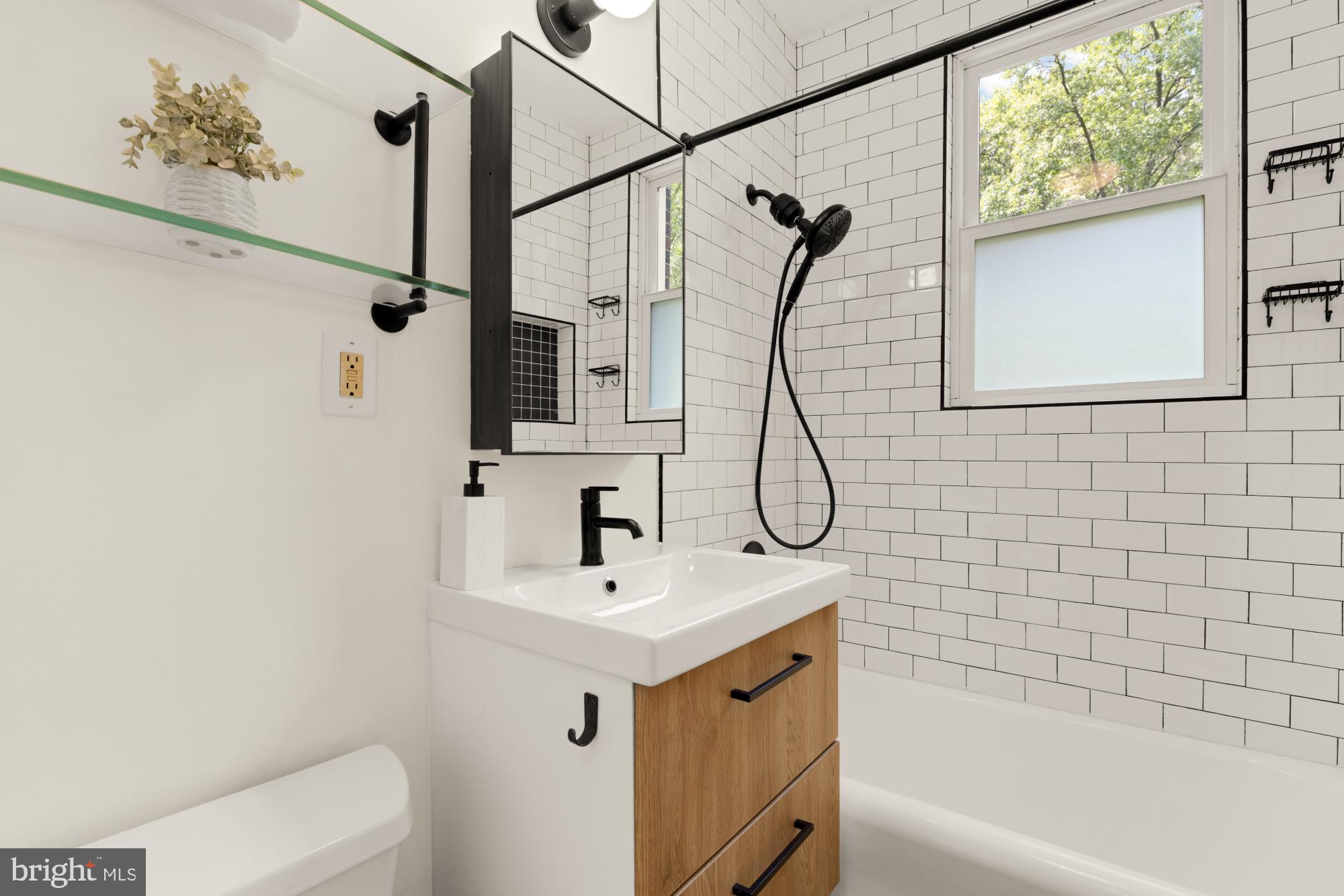 2801 Adams Mill Road Northwest, Unit 210 Washington, DC 20009 - Photo 13 of 32 a bathroom with a sink a toilet and a bathtub