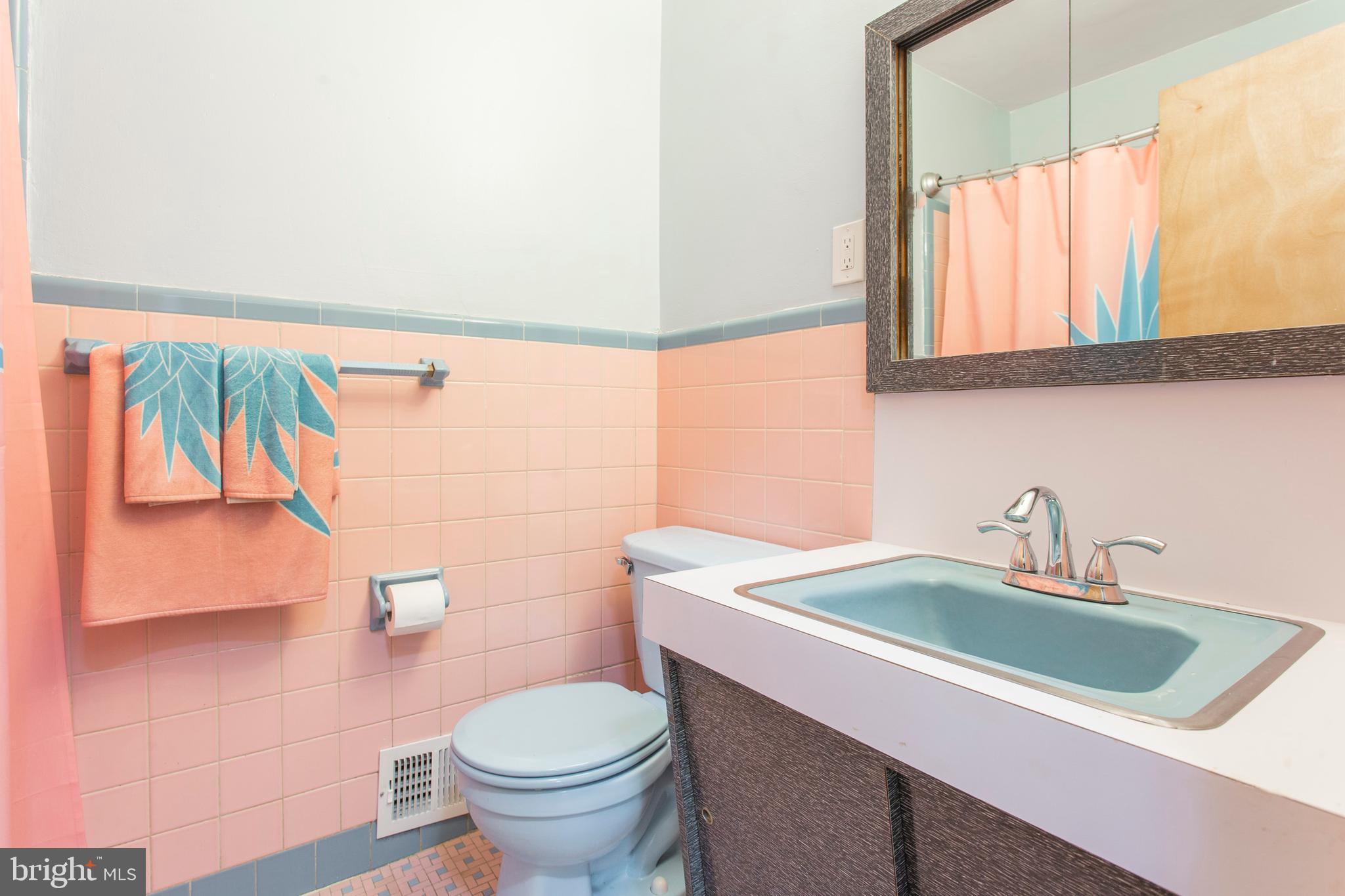 512 Roumfort Road Philadelphia, PA 19119 - Photo 33 of 43 Upstairs Hall Bathroom