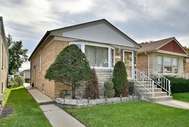 $349,000 | 5919 West Foster Avenue, Chicago, IL 60630