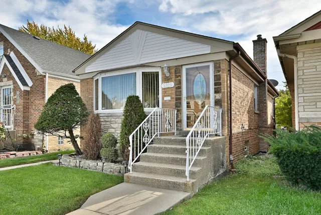 $349,000 | 5919 West Foster Avenue, Chicago, IL 60630