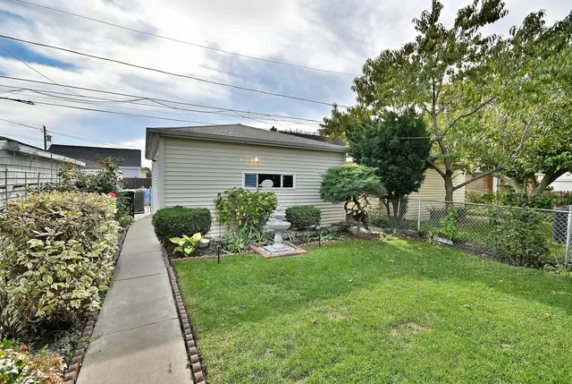 $349,000 | 5919 West Foster Avenue, Chicago, IL 60630