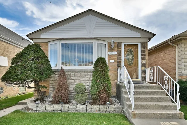 $349,000 | 5919 West Foster Avenue, Chicago, IL 60630