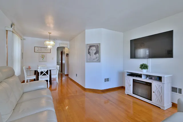 $349,000 | 5919 West Foster Avenue, Chicago, IL 60630