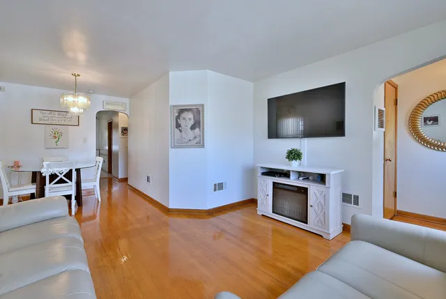 $349,000 | 5919 West Foster Avenue, Chicago, IL 60630