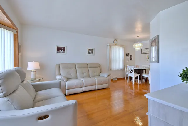 $349,000 | 5919 West Foster Avenue, Chicago, IL 60630