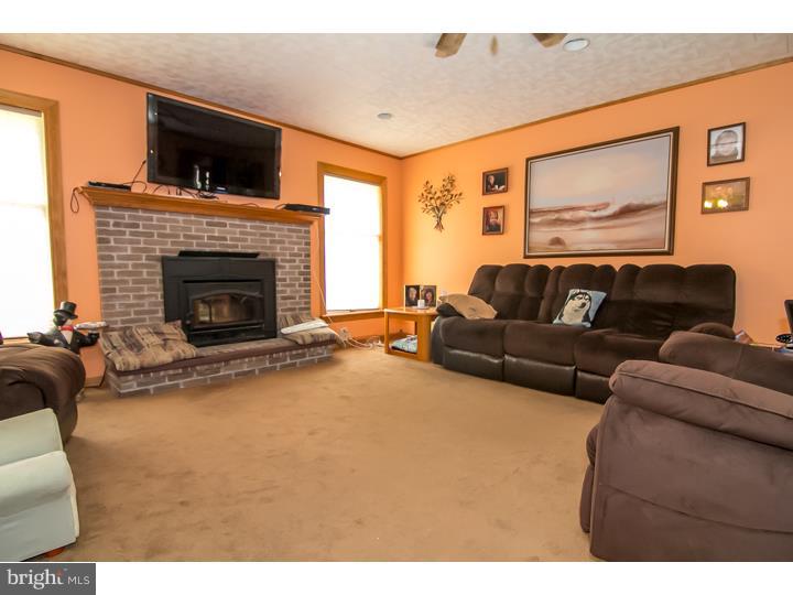 71 Lotus Lane Carneys Point, NJ 08069 - Photo 4 of 10 Living Room