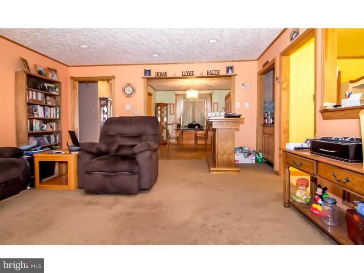 71 Lotus Lane Carneys Point, NJ 08069 - Photo 5 of 10 Living Room