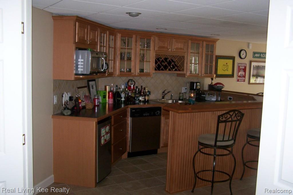 2123 Aberdeen Court Rochester, MI 48306 - Photo 22 of 23 100_6690.jpg