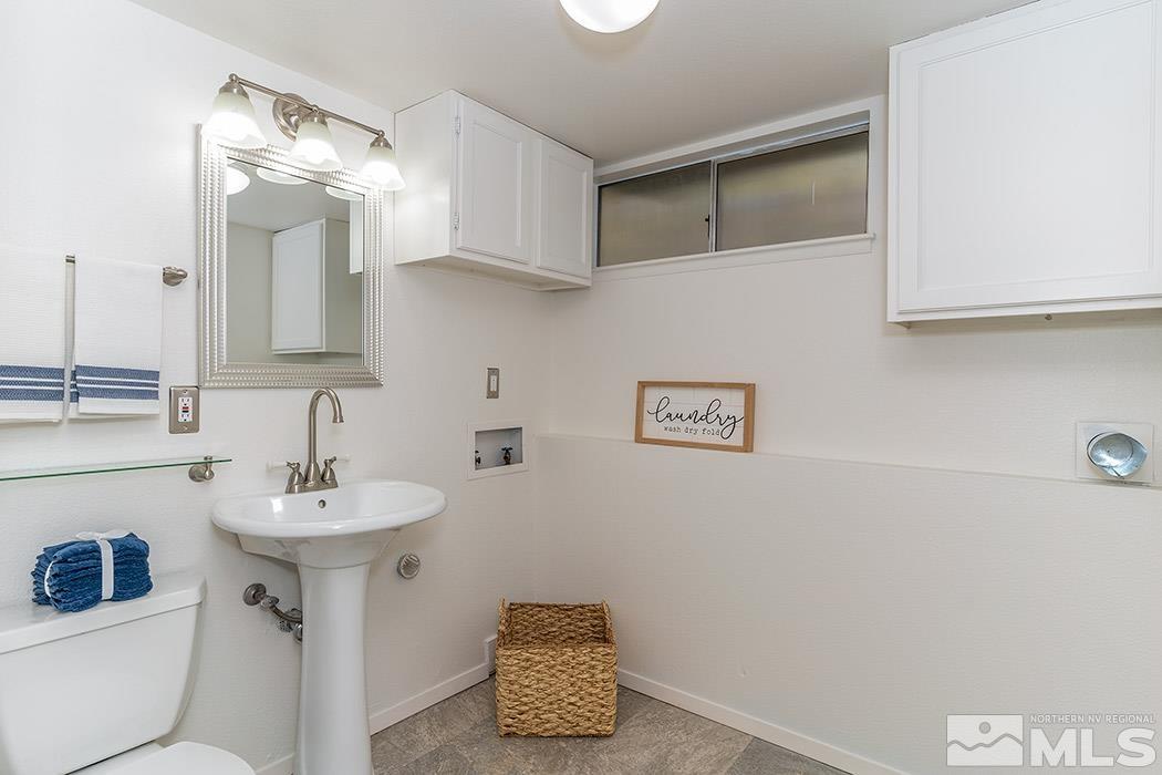 3685 Renee Way Reno, NV 89503 - Photo 20 of 26 a bathroom with a sink toilet and mirror