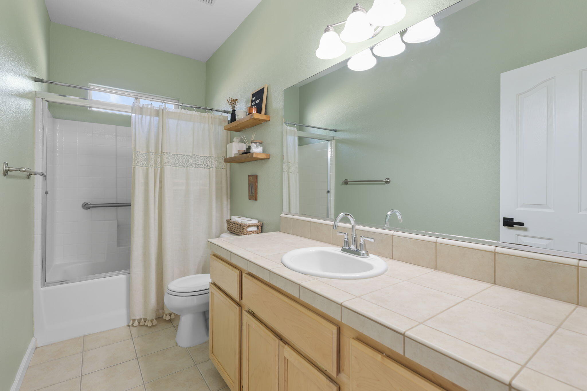 7575 Pit Road Redding, CA 96001 - Photo 20 of 32 Bathroom 2