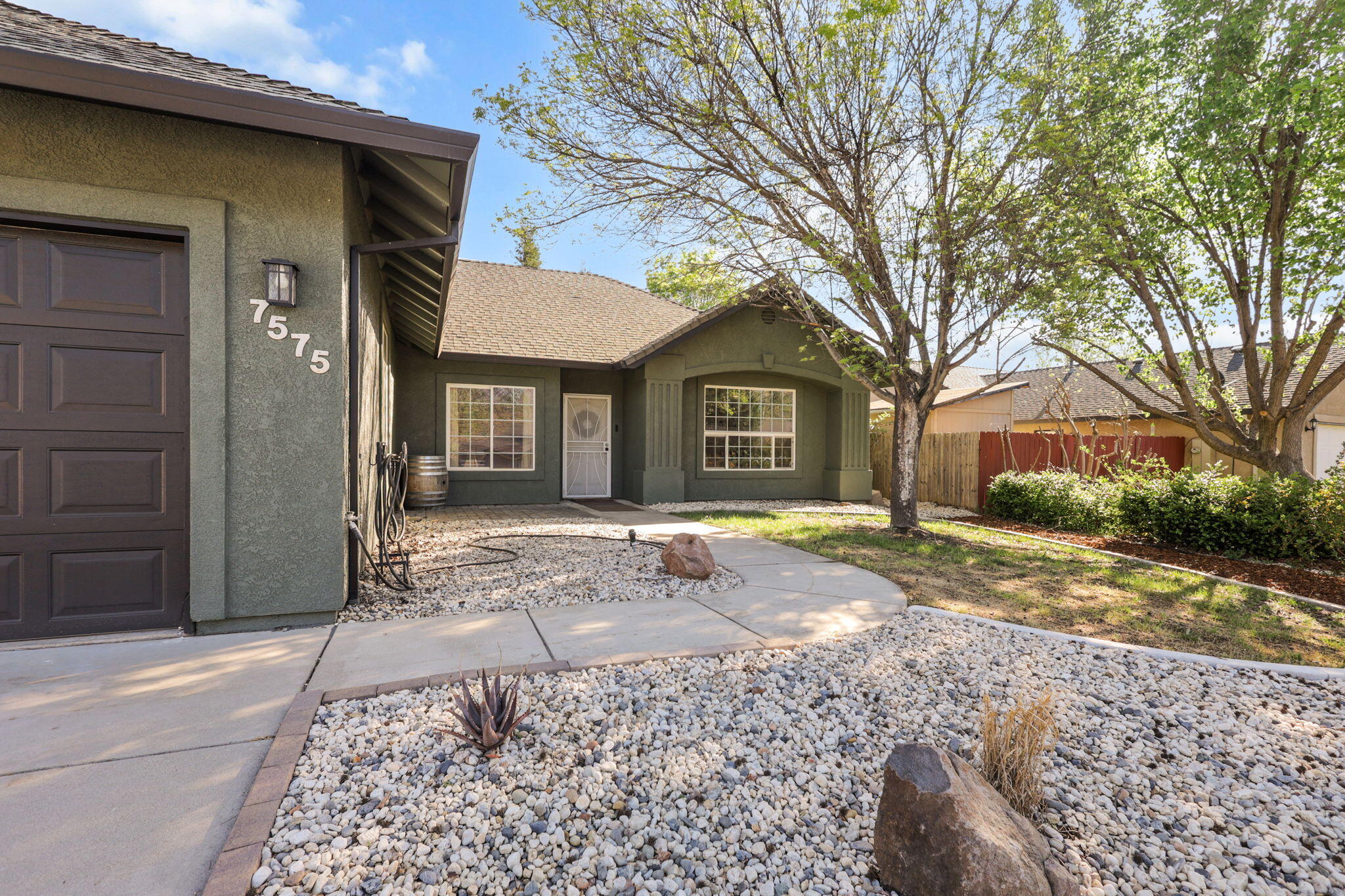 7575 Pit Road Redding, CA 96001 - Photo 3 of 32 30-web-or-mls-8Q0A9153