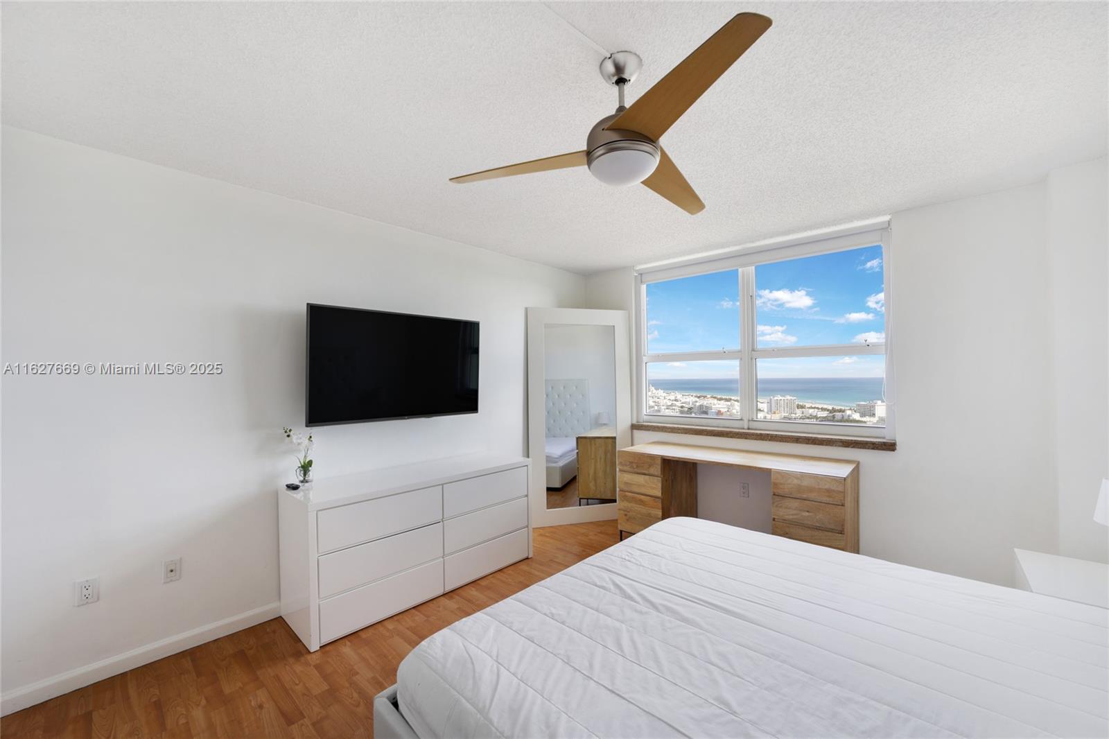 90 Alton Road, Unit 2909 Miami Beach, FL 33139 - Photo 4 of 56 Gallery Image 4