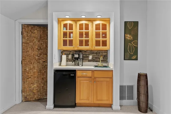 $6,000 | 8 Johnson Court, Newport, RI 02840