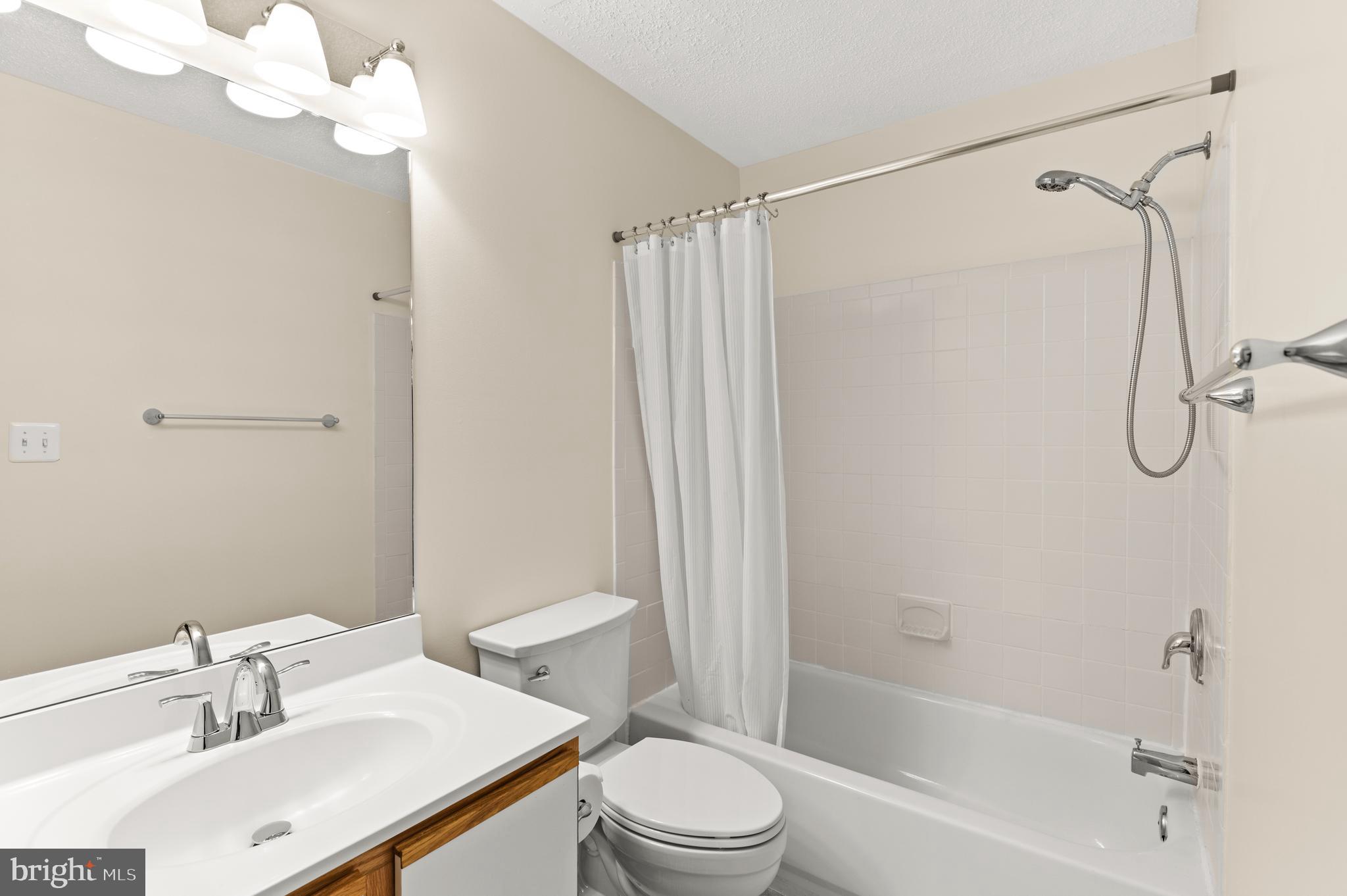 21014 Timber Ridge Terrace, Unit 202 Ashburn, VA 20147 - Photo 12 of 19 Primary Bath