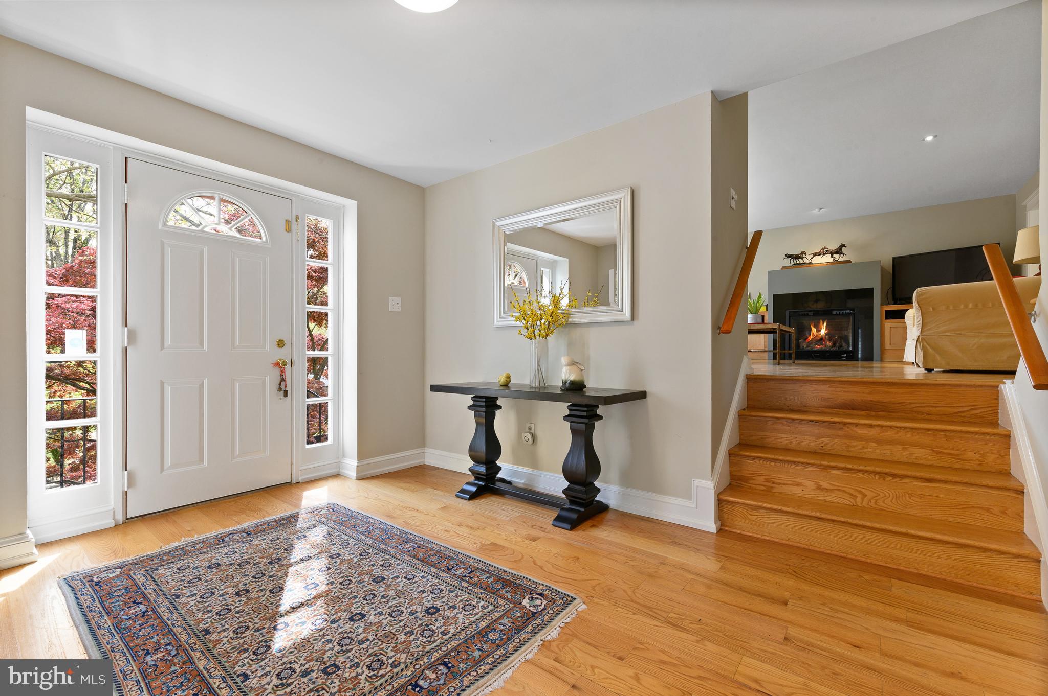 206 Knoll Road Wallingford, PA 19086 - Photo 3 of 35 Foyer