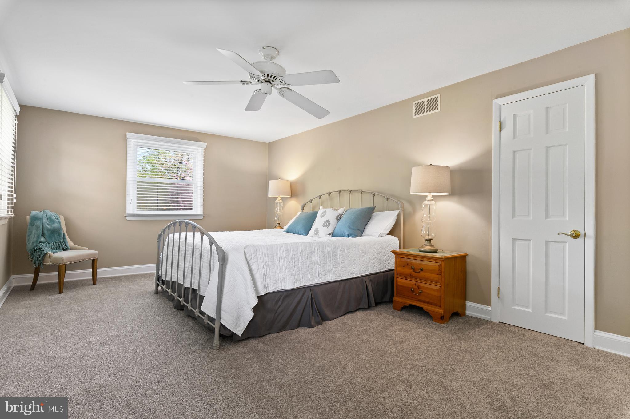 206 Knoll Road Wallingford, PA 19086 - Photo 21 of 35 Large Master bedroom
