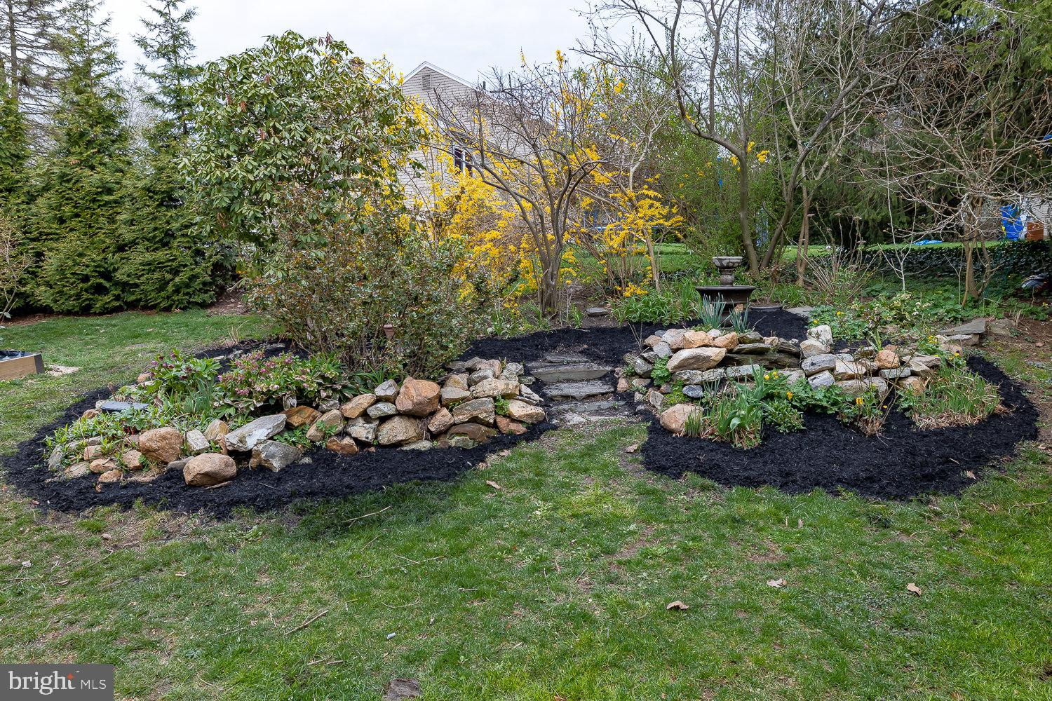 206 Knoll Road Wallingford, PA 19086 - Photo 32 of 35 Beautiful gardens