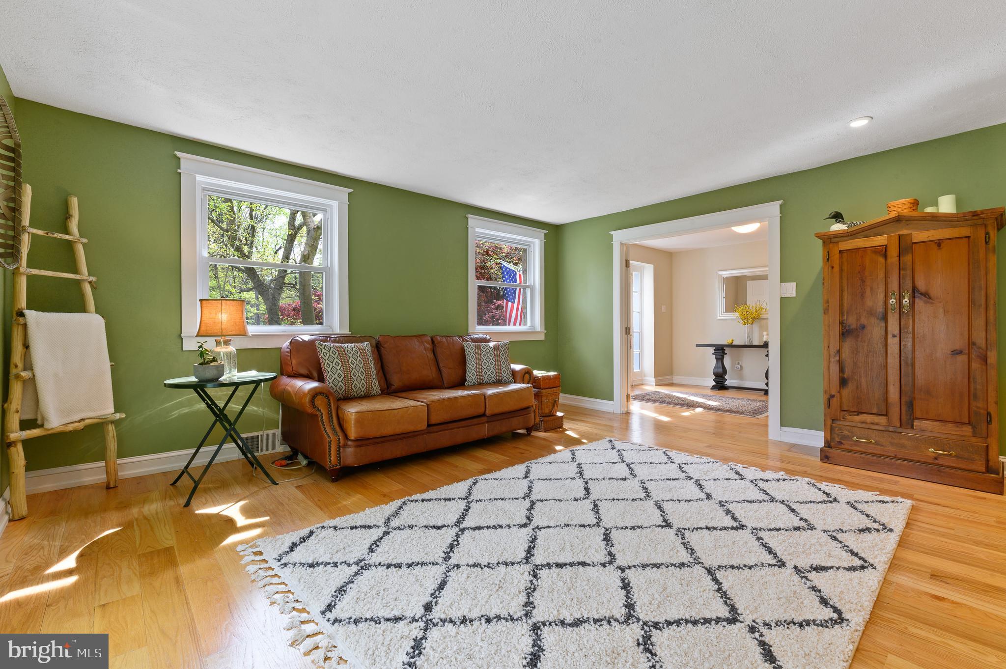 206 Knoll Road Wallingford, PA 19086 - Photo 5 of 35 Sunny Family room