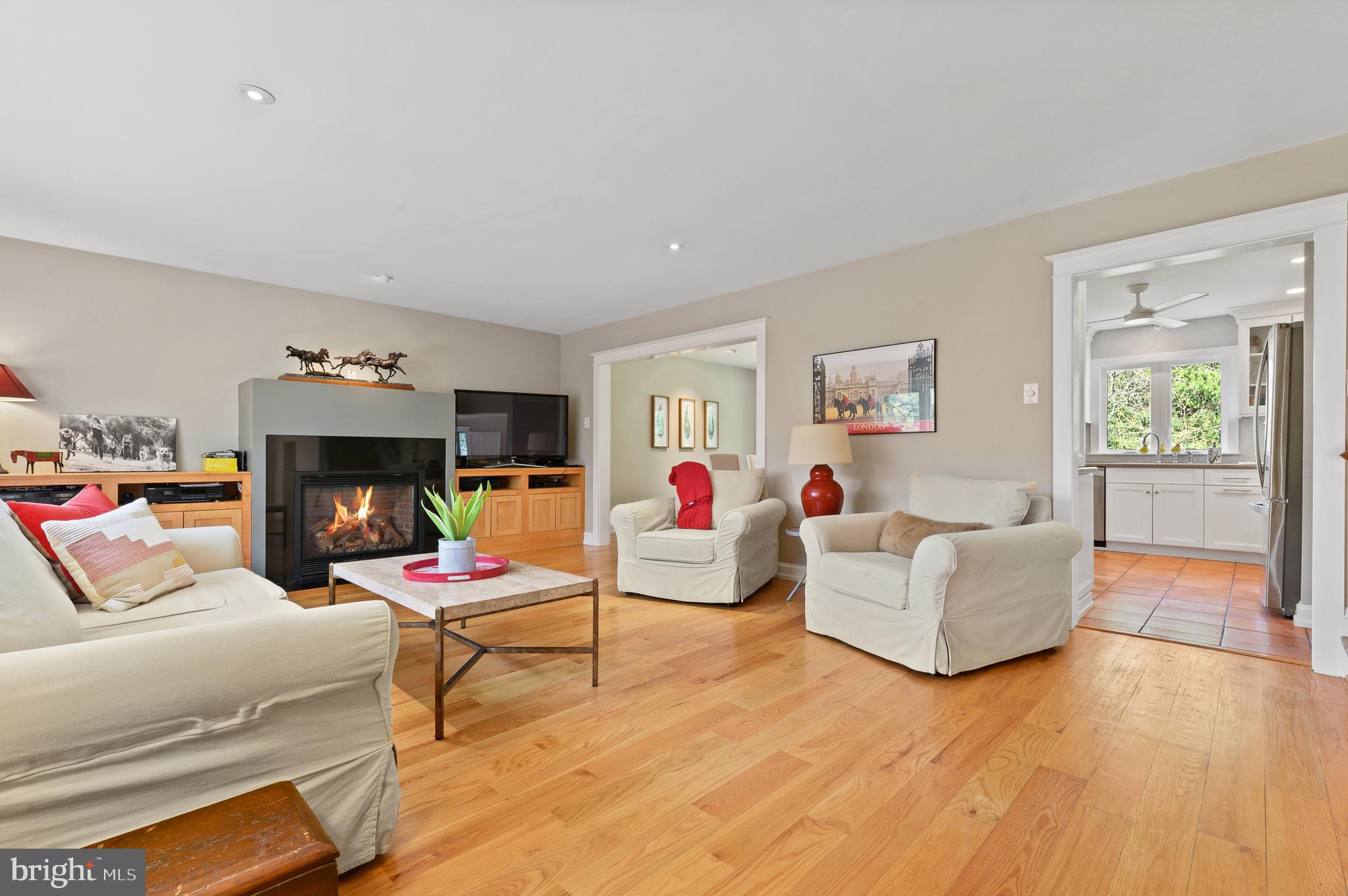 206 Knoll Road Wallingford, PA 19086 - Photo 10 of 35 Living room with gas fireplace