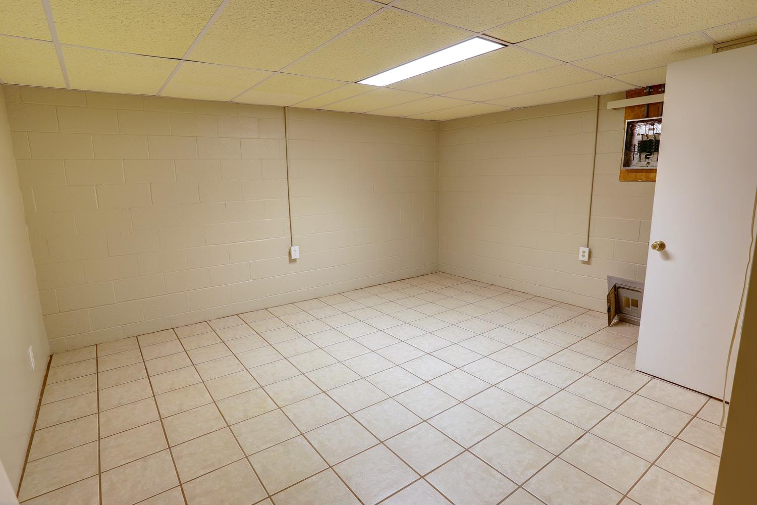 4809 Charles Dorris Road Springfield, TN 37172 - Photo 8 of 27 an empty room with white door