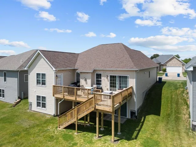 $3,500 | 67 Cobblestone Lane, Le Claire, IA 52753