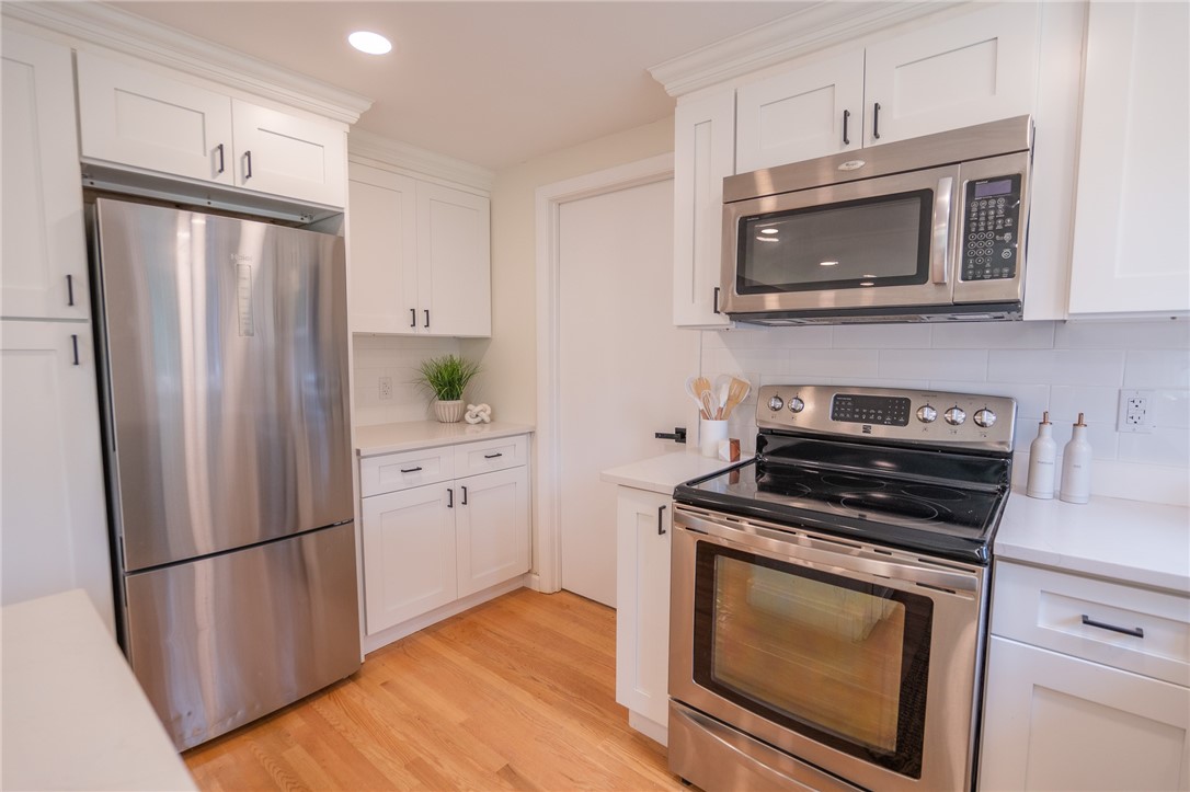 247 Quaker Lane Scituate, RI 02857 - Photo 4 of 21