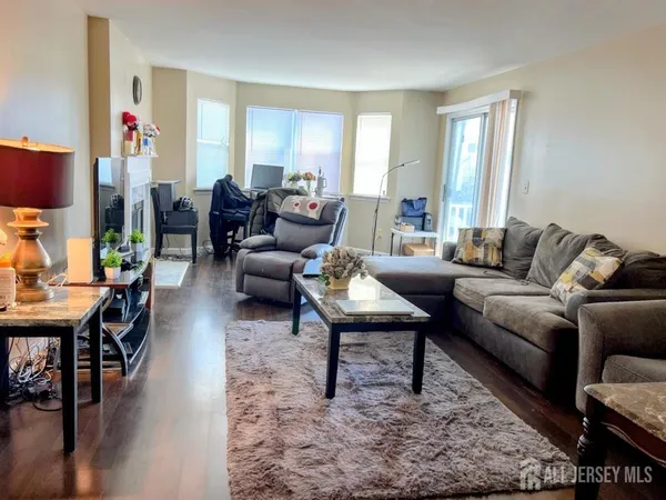 $415,000 | 197 Bexley Lane, Piscataway, NJ 08854