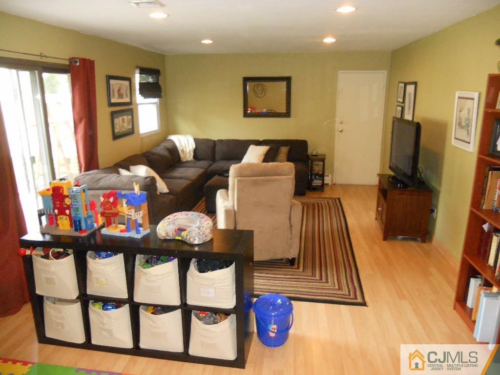 49 Partch Place Edison, NJ 08817 - Photo 3 of 18 Gallery Image 3