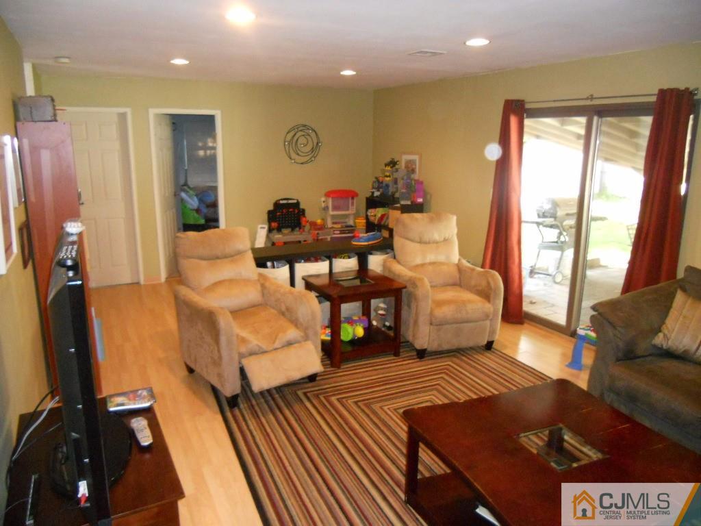 49 Partch Place Edison, NJ 08817 - Photo 5 of 18 Gallery Image 5