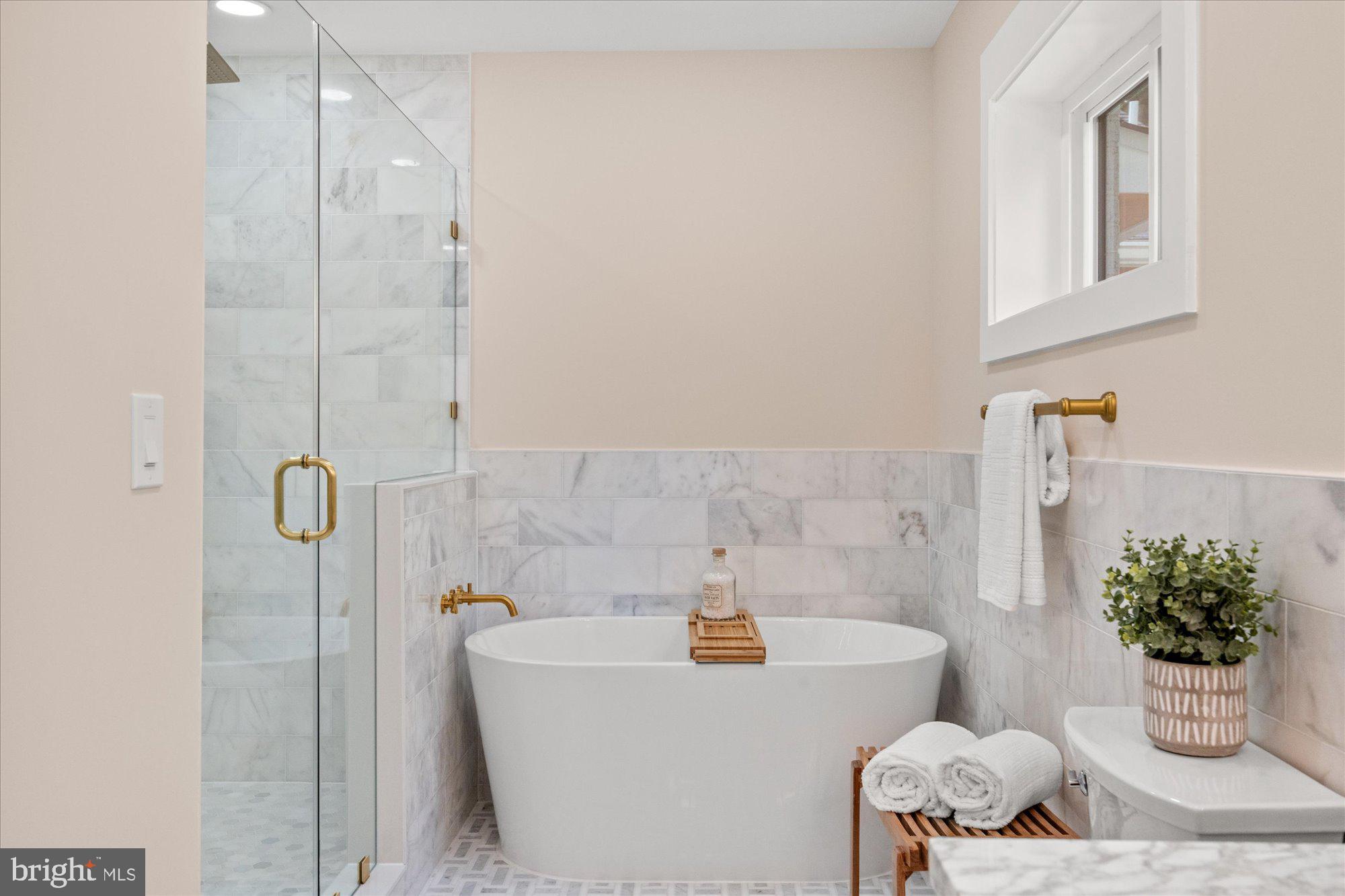 6125 Overlea Road Bethesda, MD 20816 - Photo 38 of 61 a bathroom with a bathtub and sink