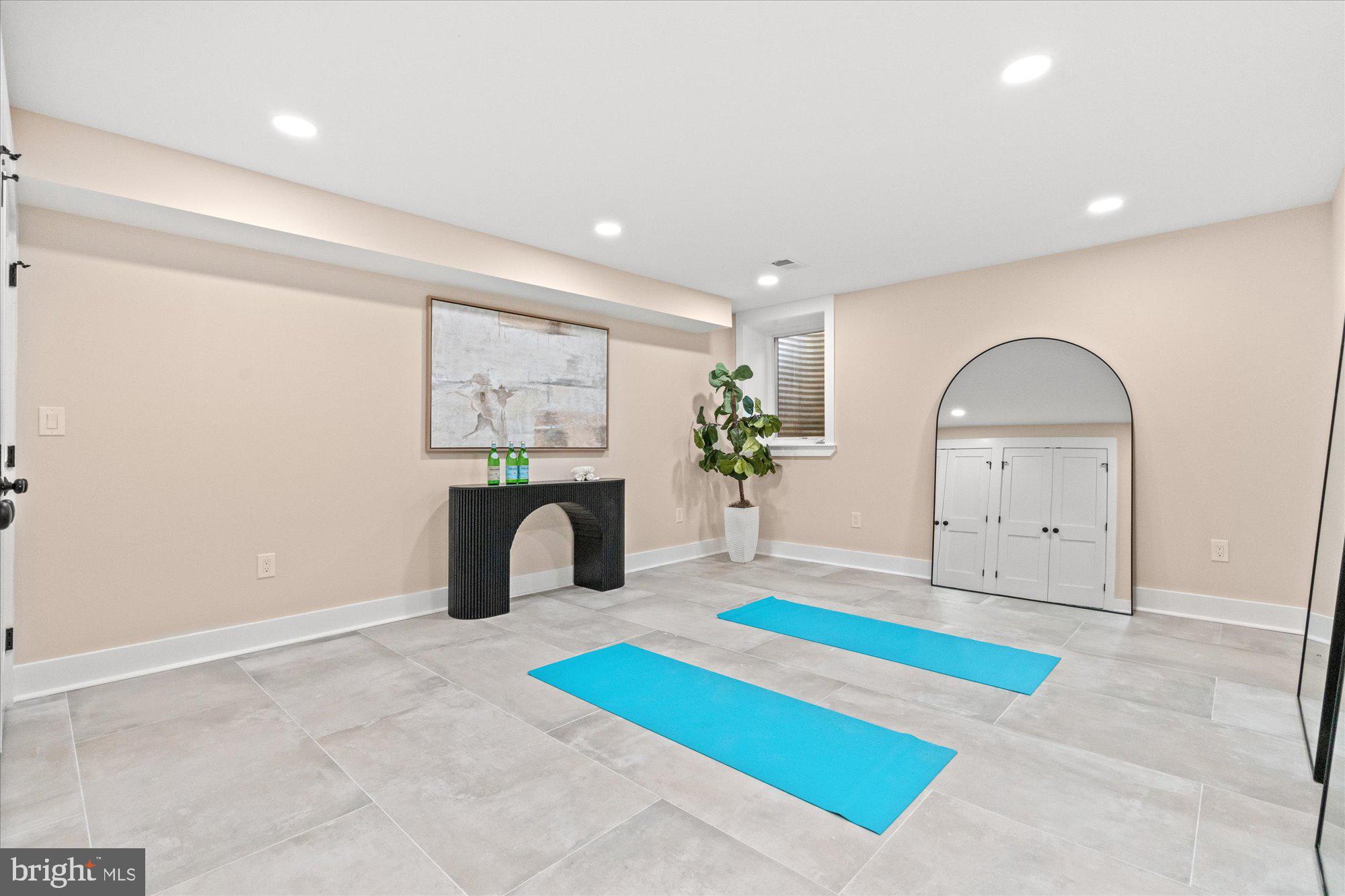6125 Overlea Road Bethesda, MD 20816 - Photo 61 of 61 a living room with furniture and potted plants