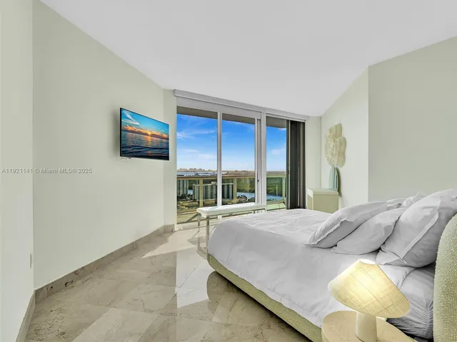 $17,500 | 16500 Collins Avenue, Unit PH54, Sunny Isles Beach, FL 33160