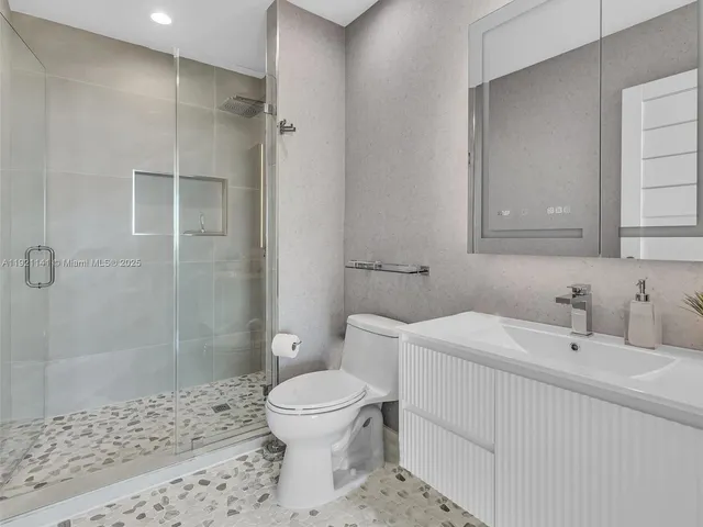 $17,500 | 16500 Collins Avenue, Unit PH54, Sunny Isles Beach, FL 33160