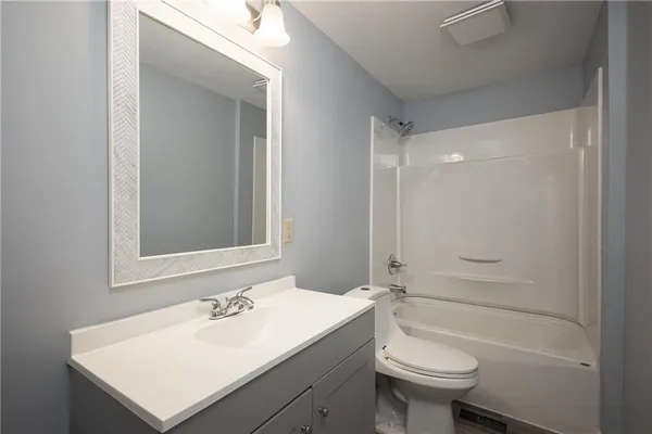 $250,000 | 196 Southeast 51 Road, Warrensburg, MO 64093